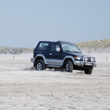 Mitsubishi Pajero V20 am Vejers Strand in Dnemark im tiefen Sand 12